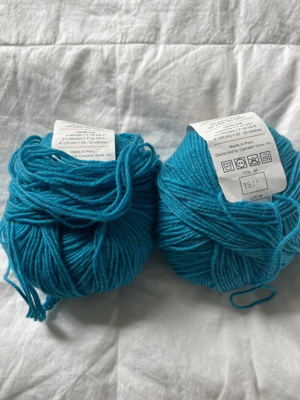 Cascade Yarns 220 Superwash Wool Worsted Weight Yarn 2